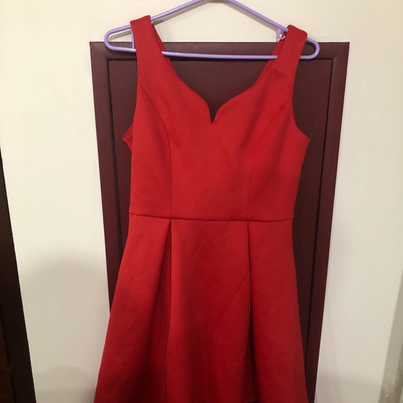 Gorgeous looking red party dress - Picture 2 of 4